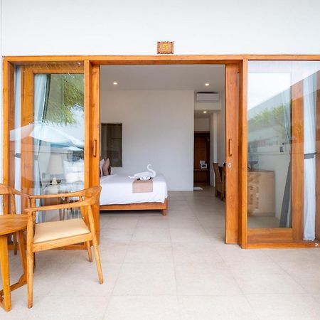 Amp Beach House Toyapakeh Εξωτερικό φωτογραφία