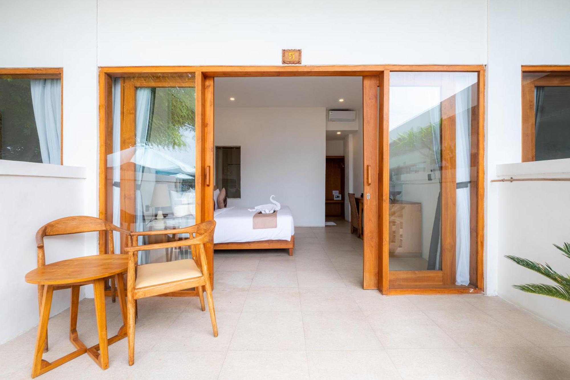 Amp Beach House Toyapakeh Εξωτερικό φωτογραφία